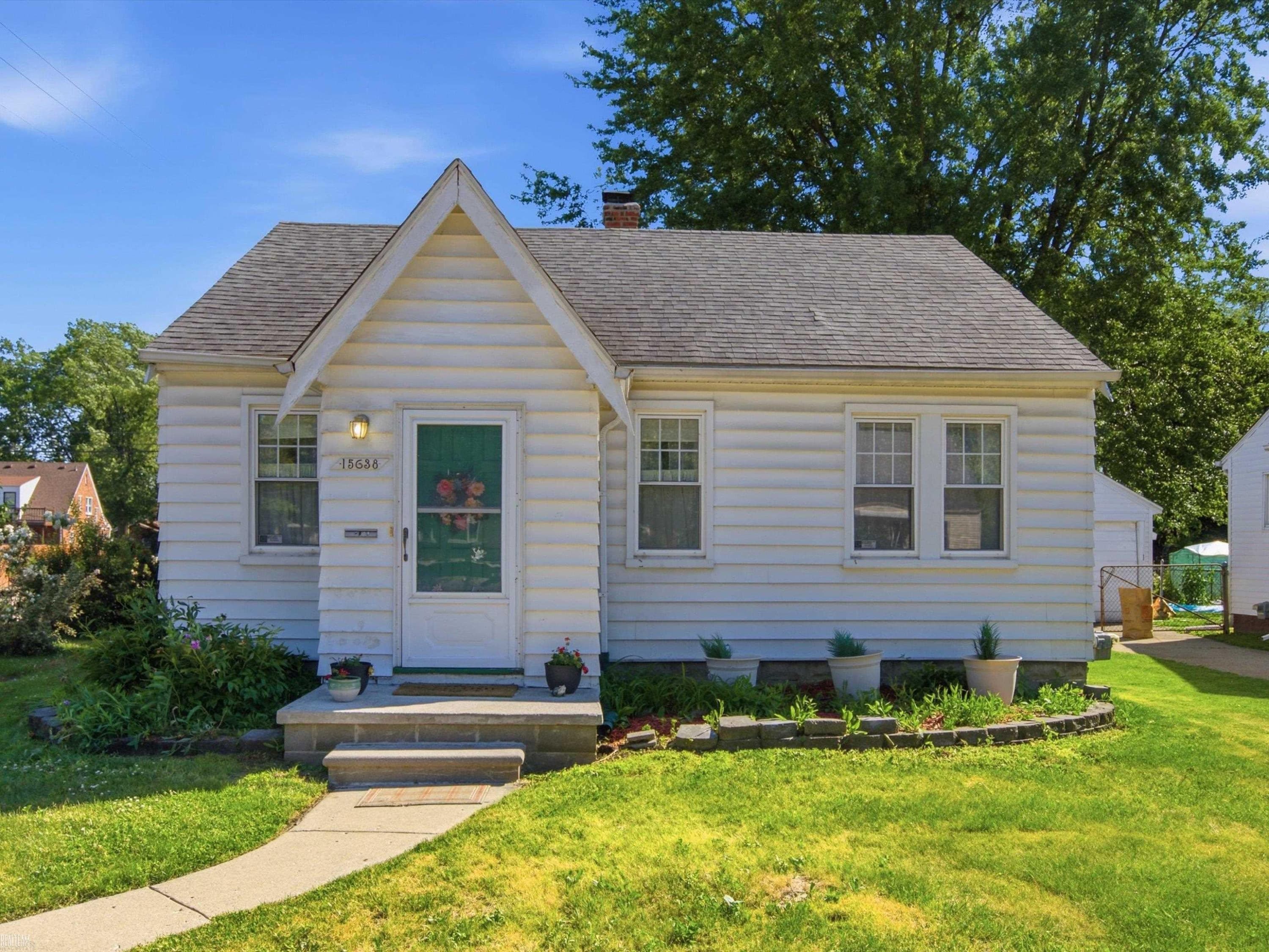 15638 Evergreen Avenue, Eastpointe, MI 48021