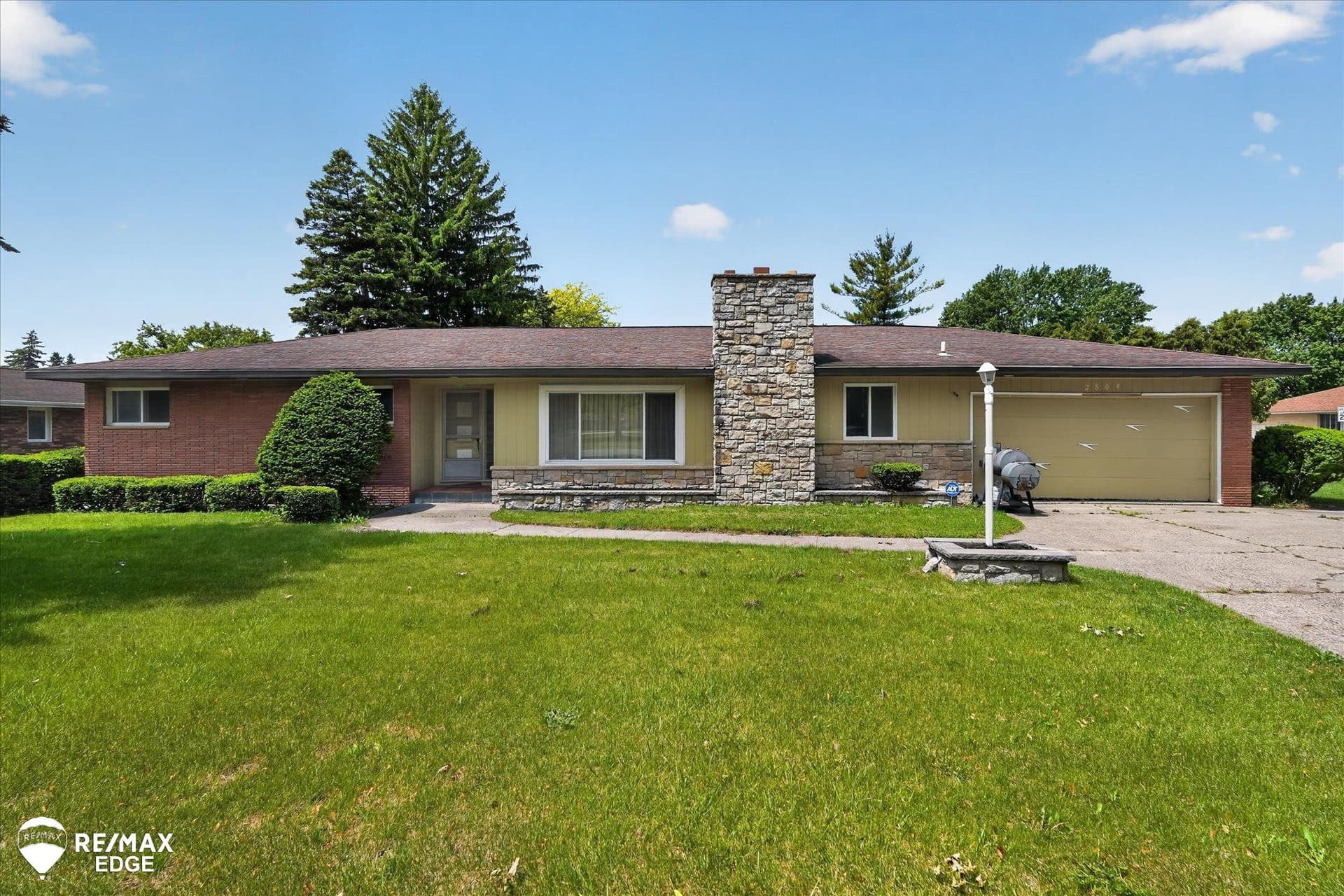 2809 S Outer Drive, Saginaw, MI 48601