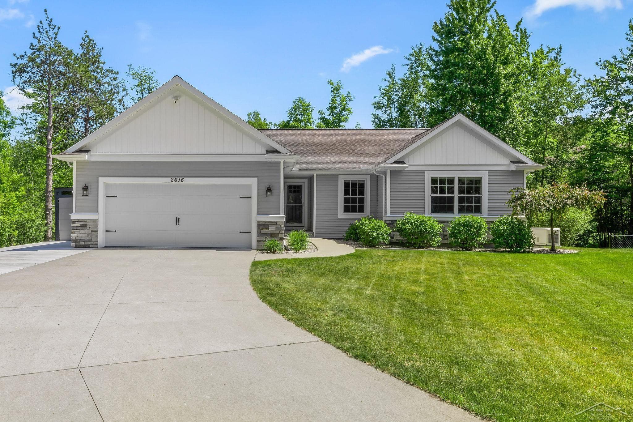 2616 Deerwood Circle, Midland, MI 48642