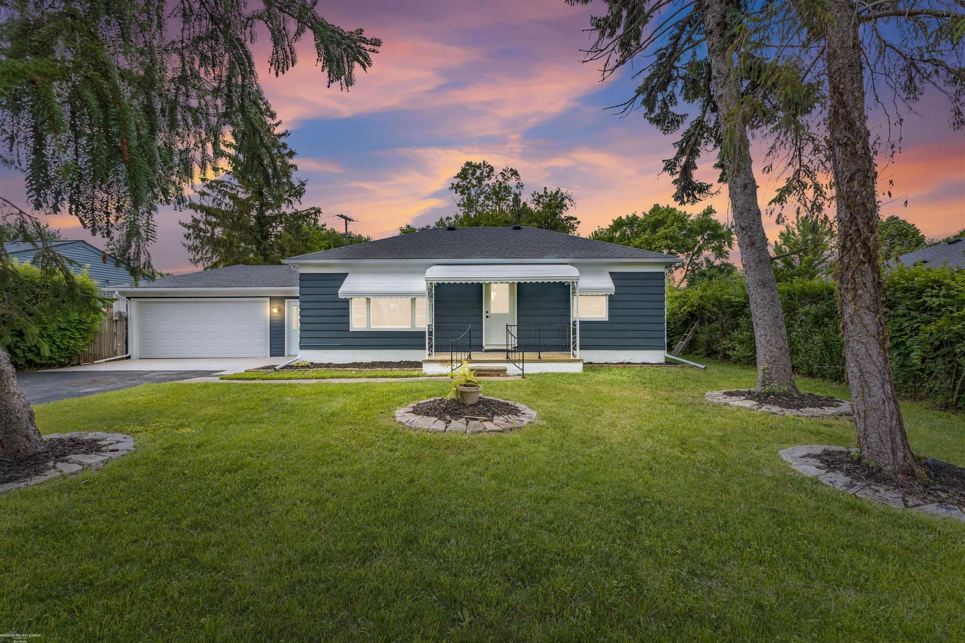 23030 Masonic Boulevard, Saint Clair Shores, MI 48082