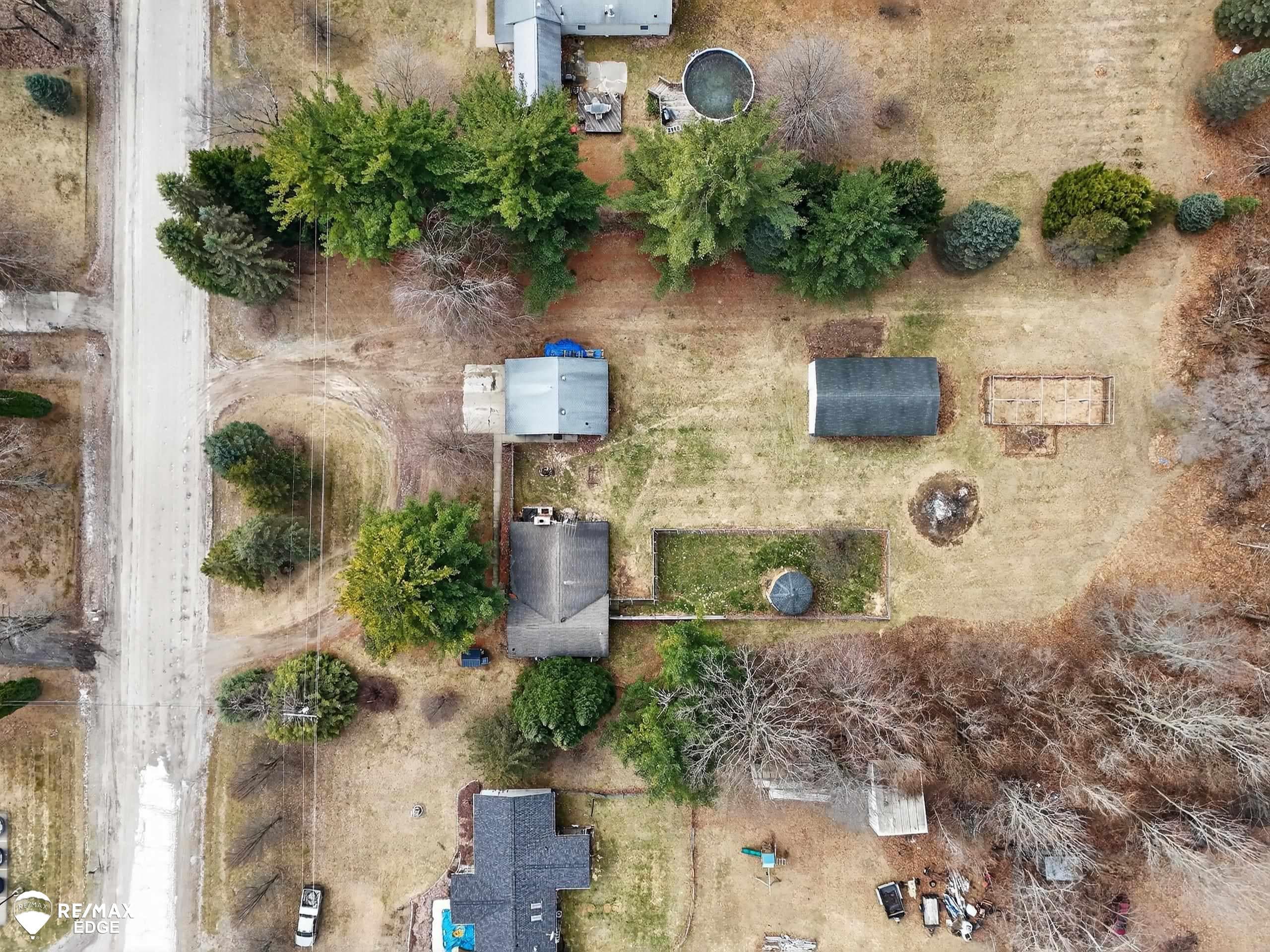 494 W Barnes Lake Road, Columbiaville, MI 48421