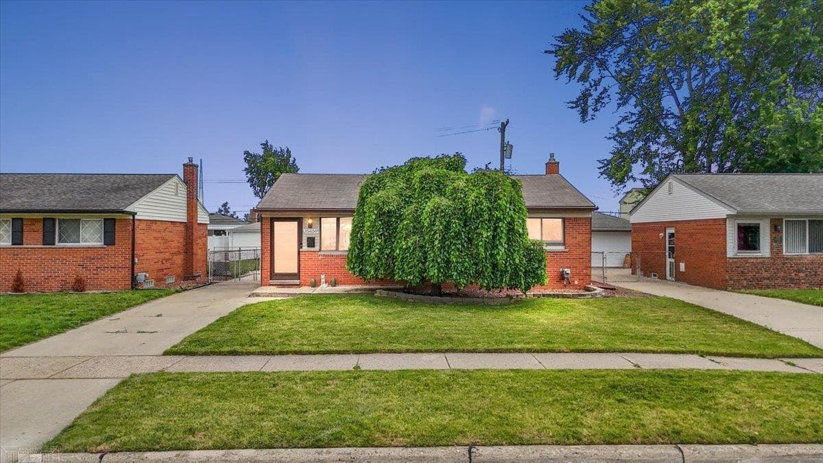 15650 Flanagan Street, Roseville, MI 48066