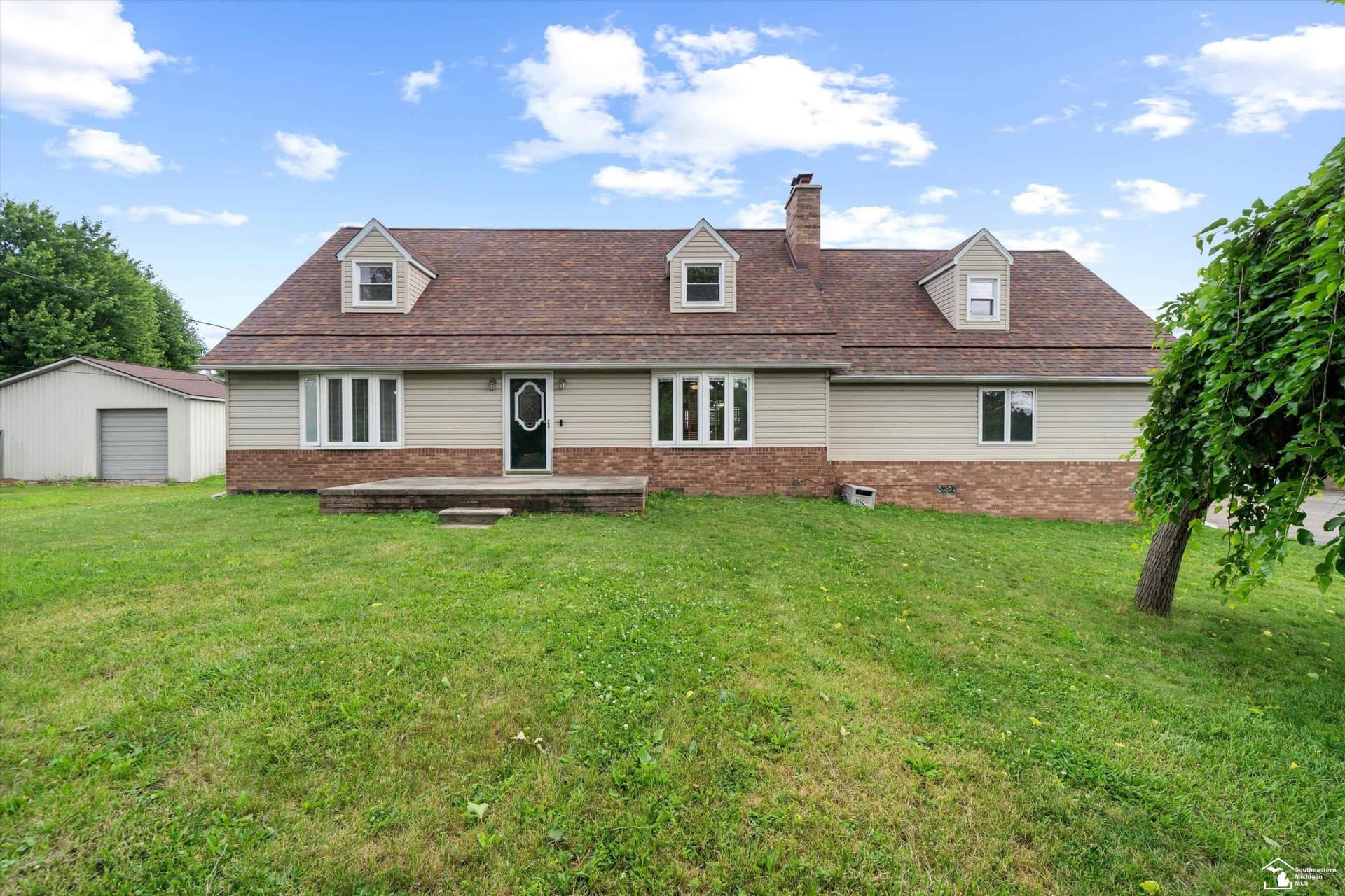 24677 WALTZ Road, New Boston, MI 48164