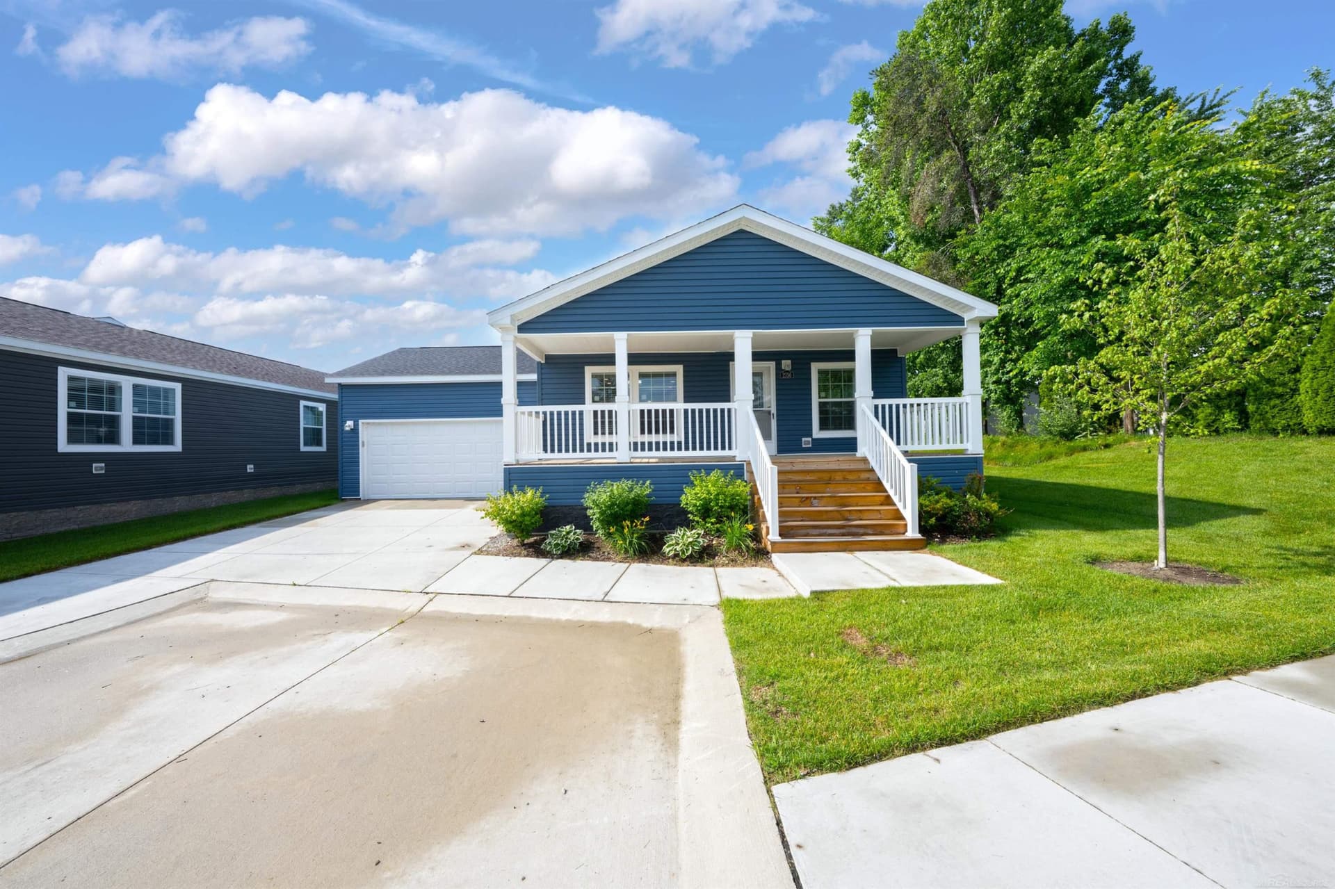 2756 Naples Court, Lapeer, MI 48446