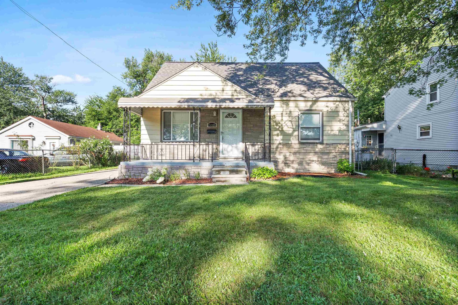 21925 Elroy Avenue, Warren, MI 48089