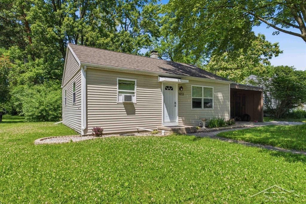 1013 E St Andrews Road, Midland, MI 48642