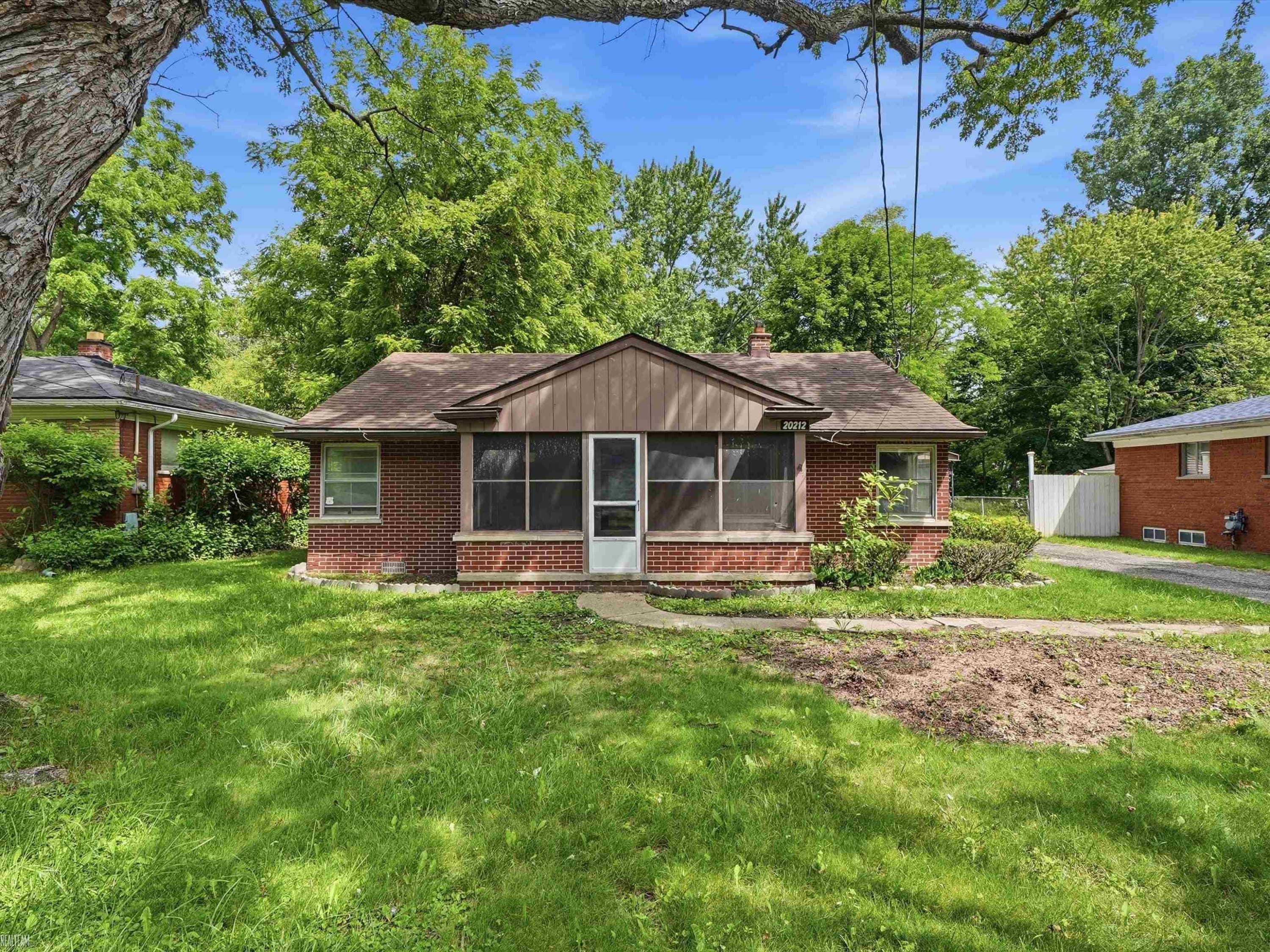 20212 Mada Avenue, Southfield, MI 48075