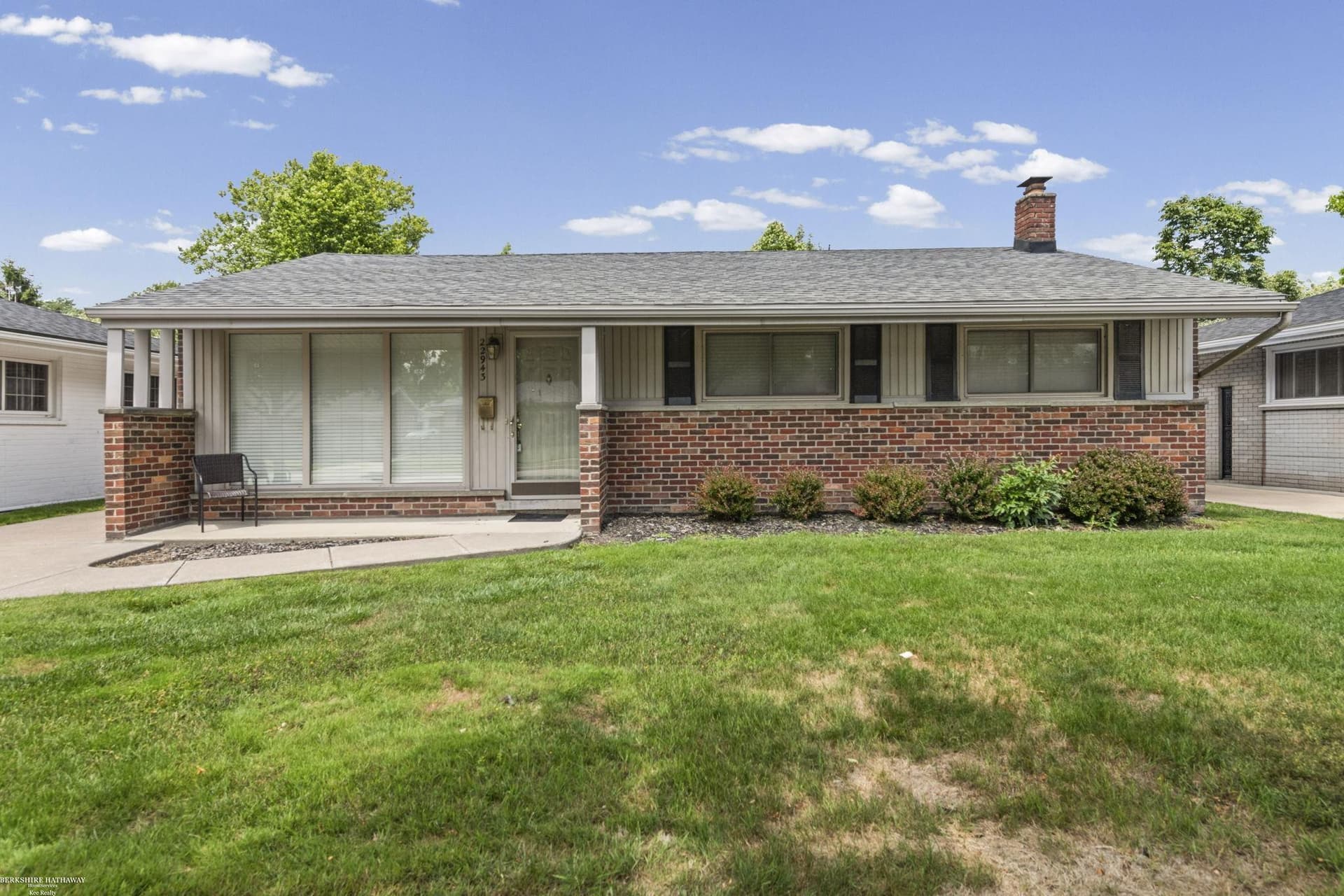 22943 Edgewood Street, Saint Clair Shores, MI 48080