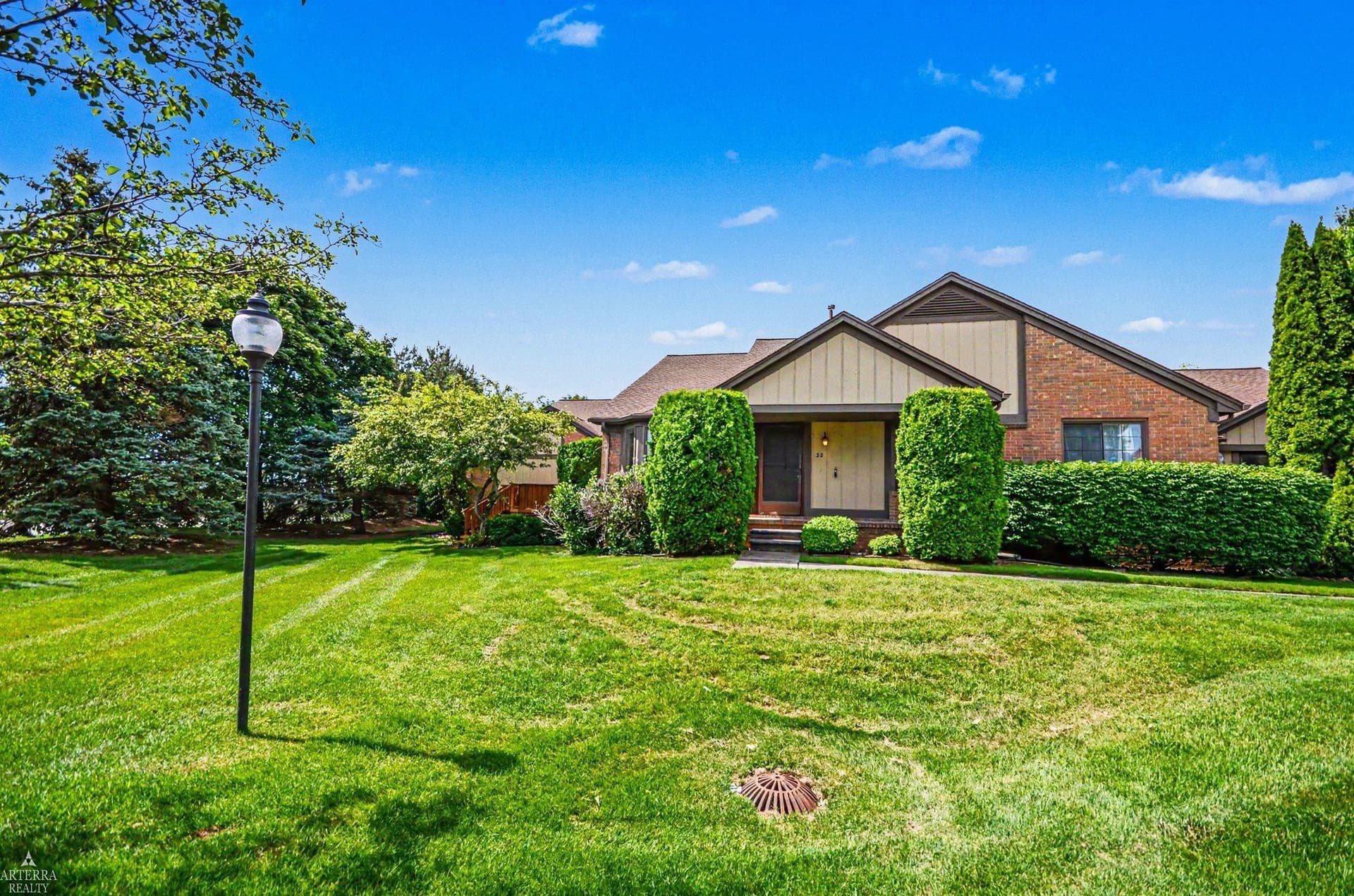 32 Meadow Wood Drive, Rochester Hills, MI 48307