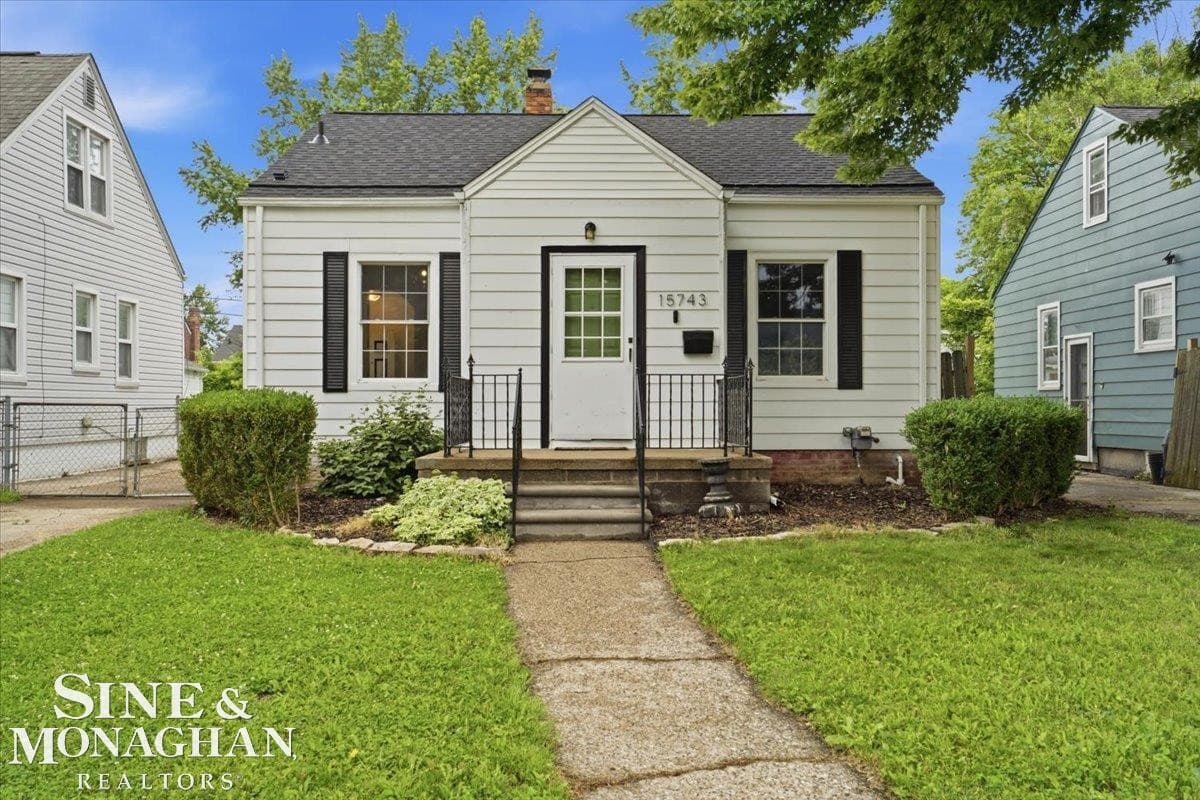 15743 Ash Avenue, Eastpointe, MI 48021
