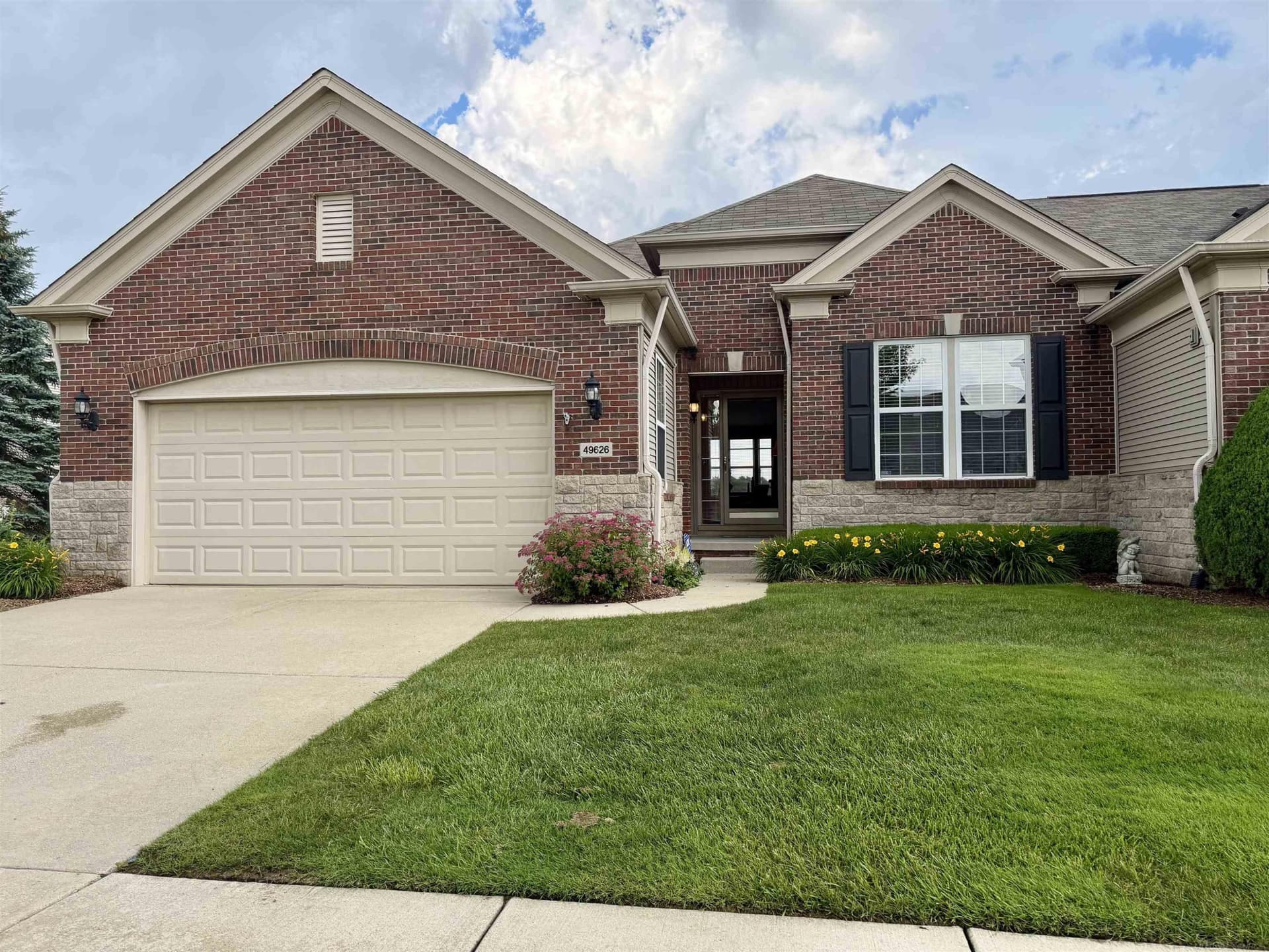 49626 Wayburn Drive, Macomb, MI 48042