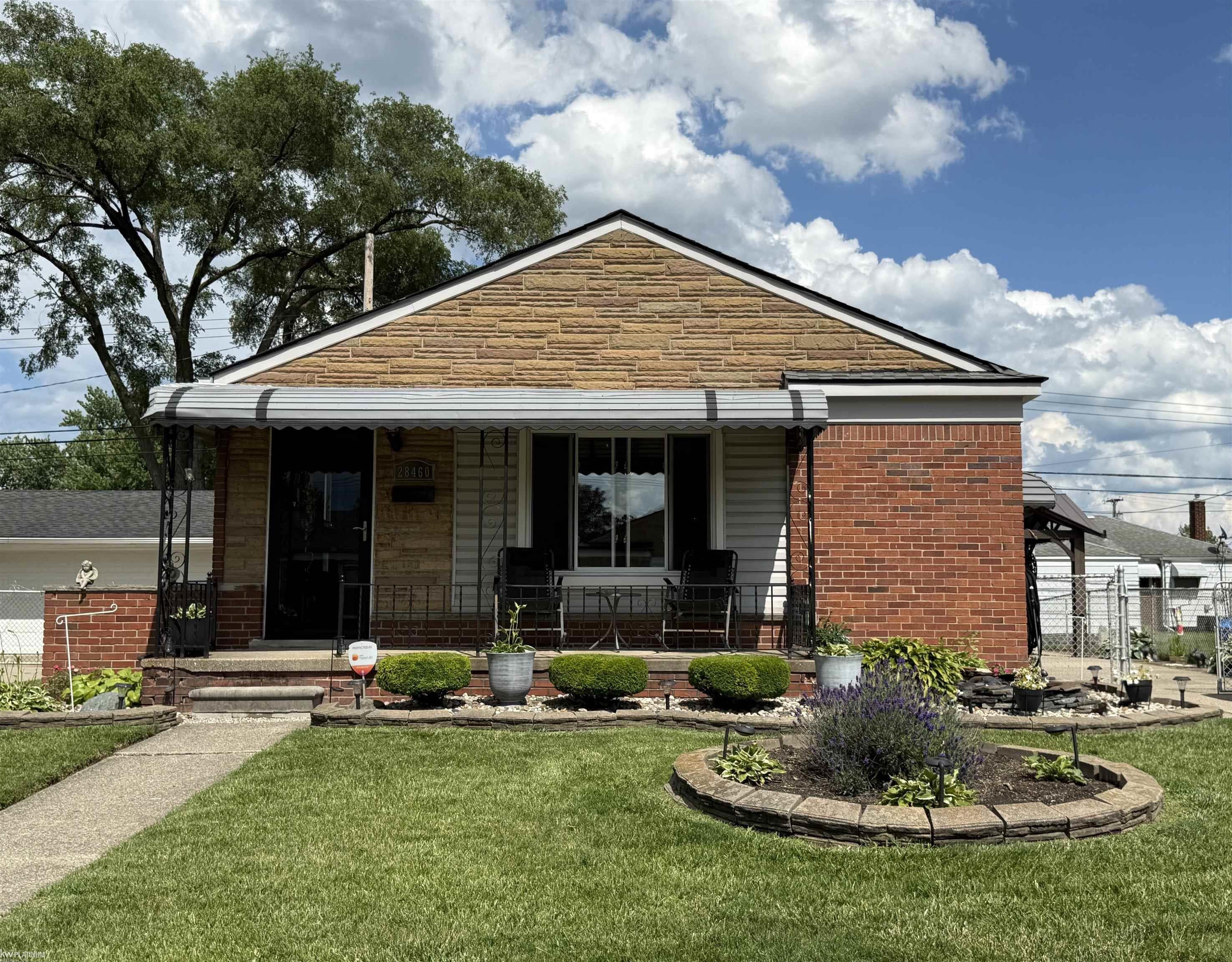 28460 Hollywood Street, Roseville, MI 48066