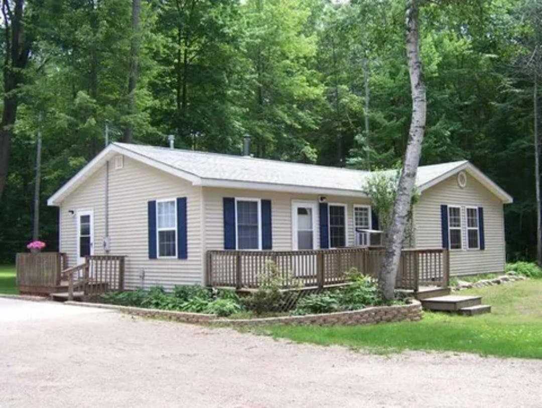 5911 JACKSON Avenue, Lake, MI 48632