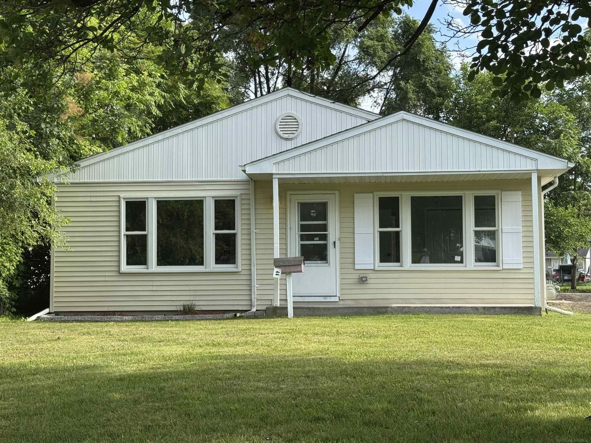 44 Fessenden Street, Mount Clemens, MI 48043