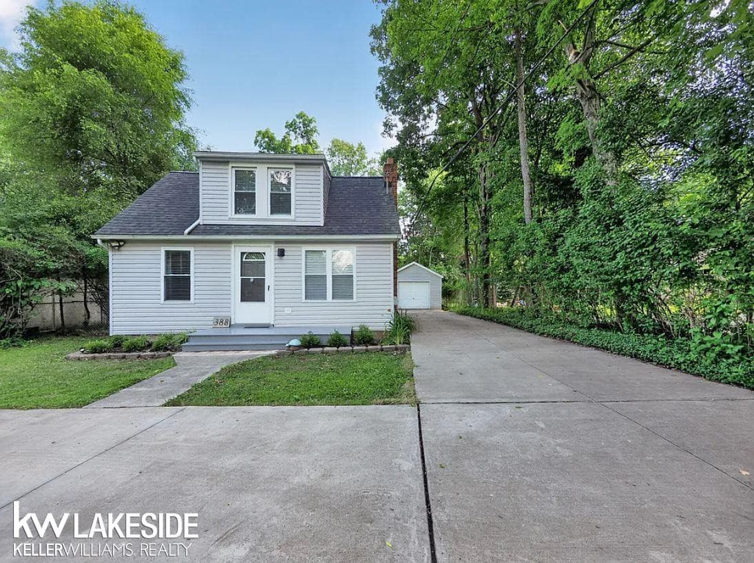 388 E South Boulevard, Troy, MI 48085