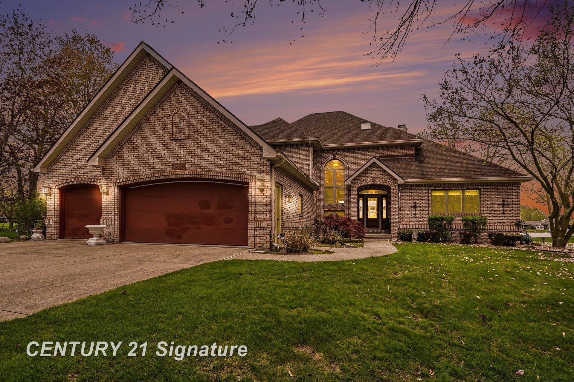1944 E Lake Circle Drive, Saginaw, MI 48609