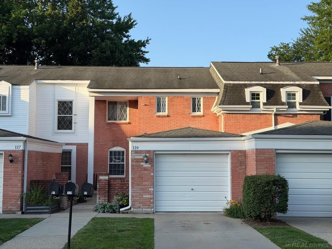 119 Manor Way, Rochester Hills, MI 48309