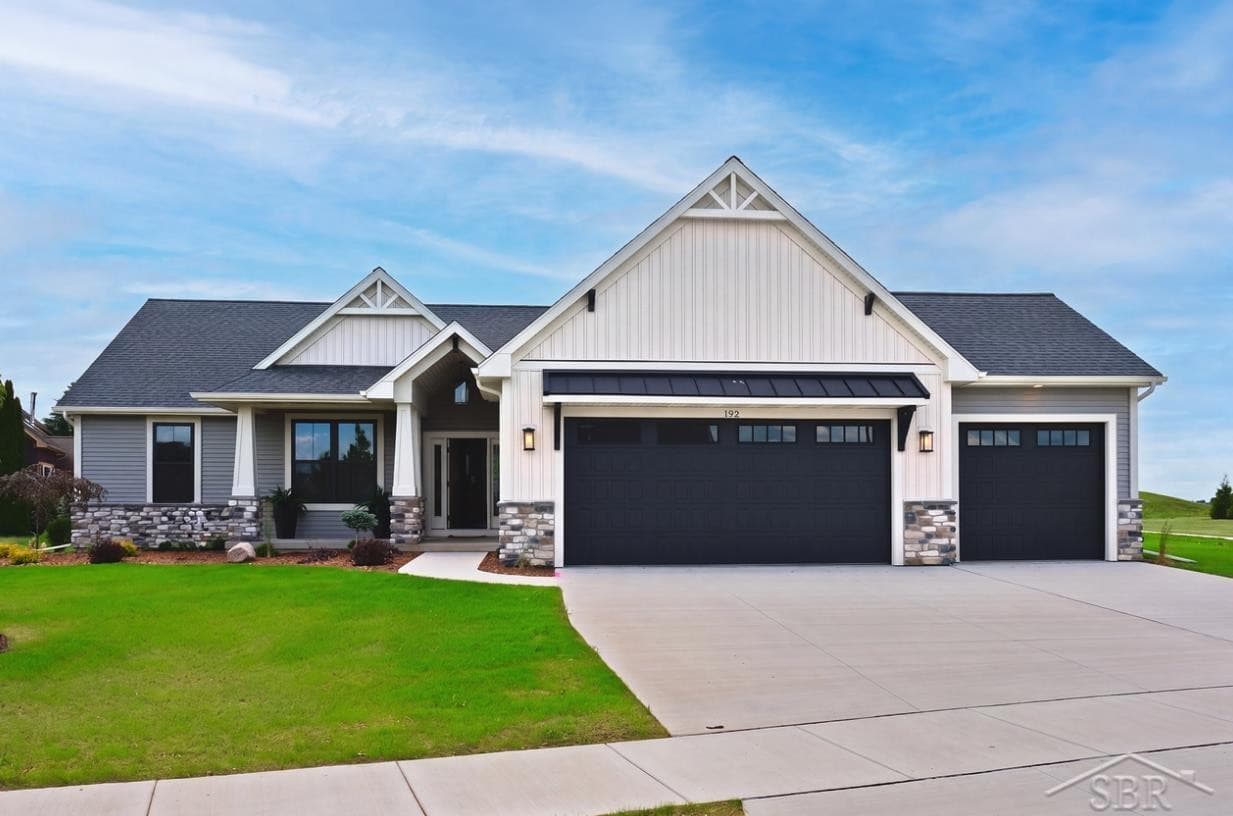 192 Queens Creek Drive, Frankenmuth, MI 48734