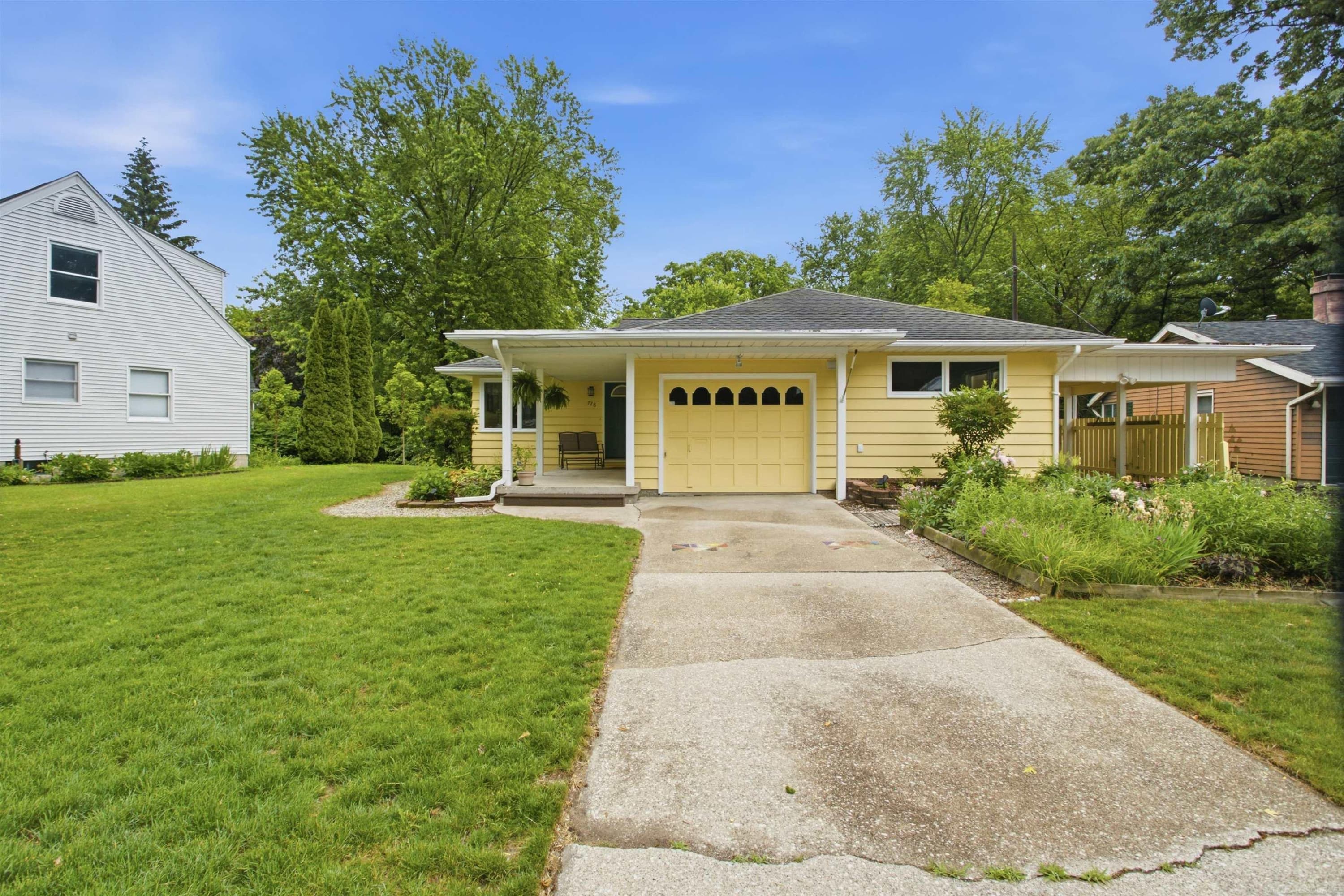 728 Lakeview Drive, Port Huron, MI 48060