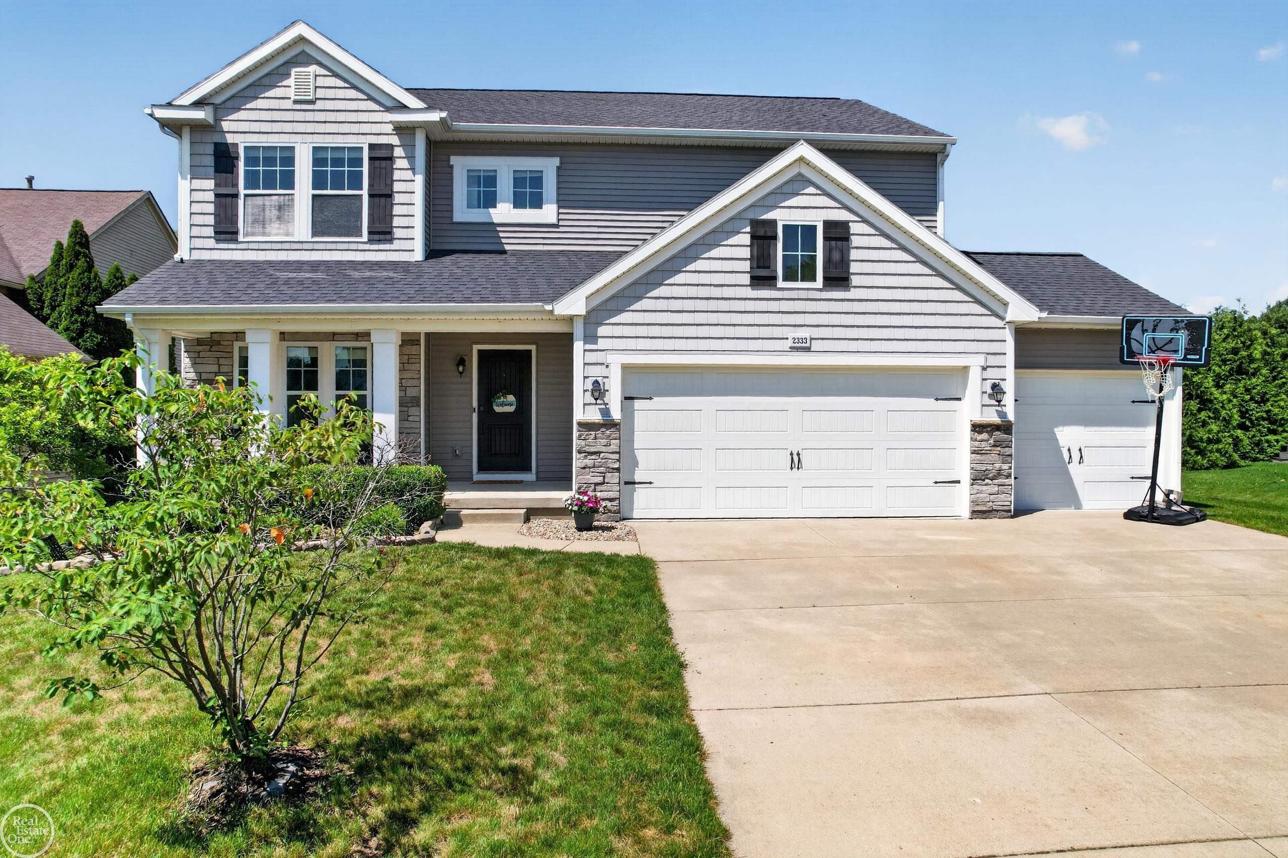2333 Willow Lane, Grand Blanc, MI 48439