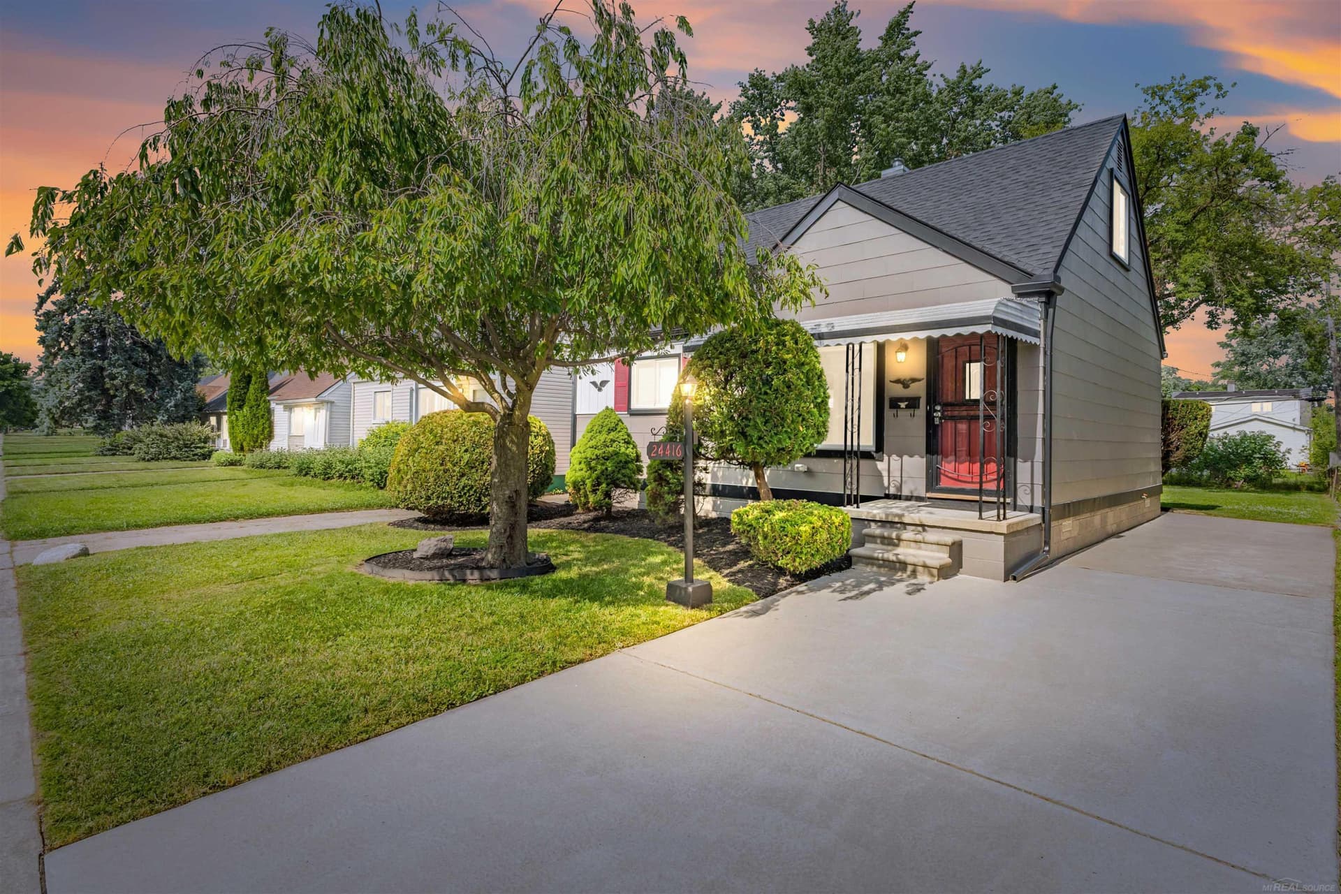 24416 Lauren Avenue, Warren, MI 48089