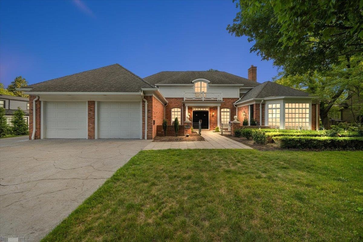 161 Lothrop Road, Grosse Pointe Farms, MI 48236