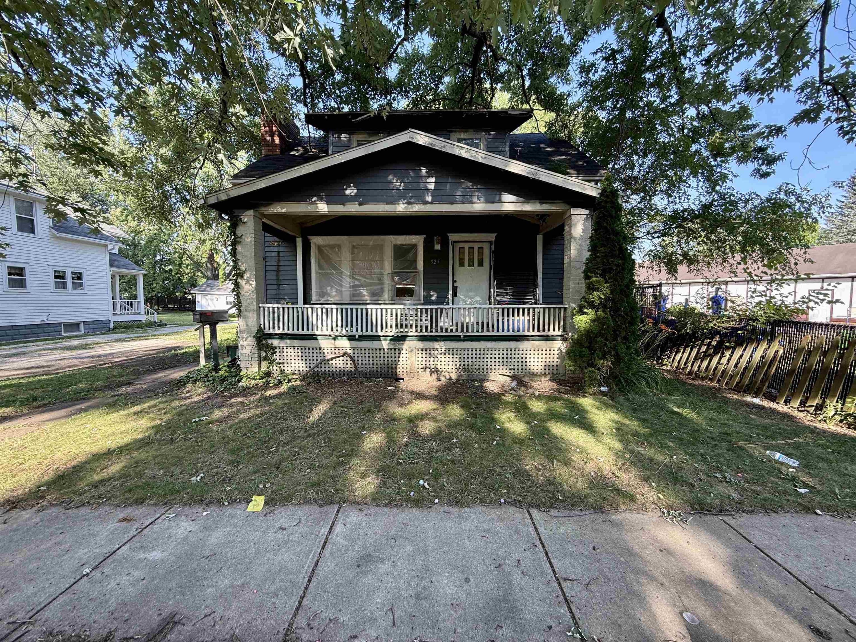 925 S Ball Street, Owosso, MI 48867