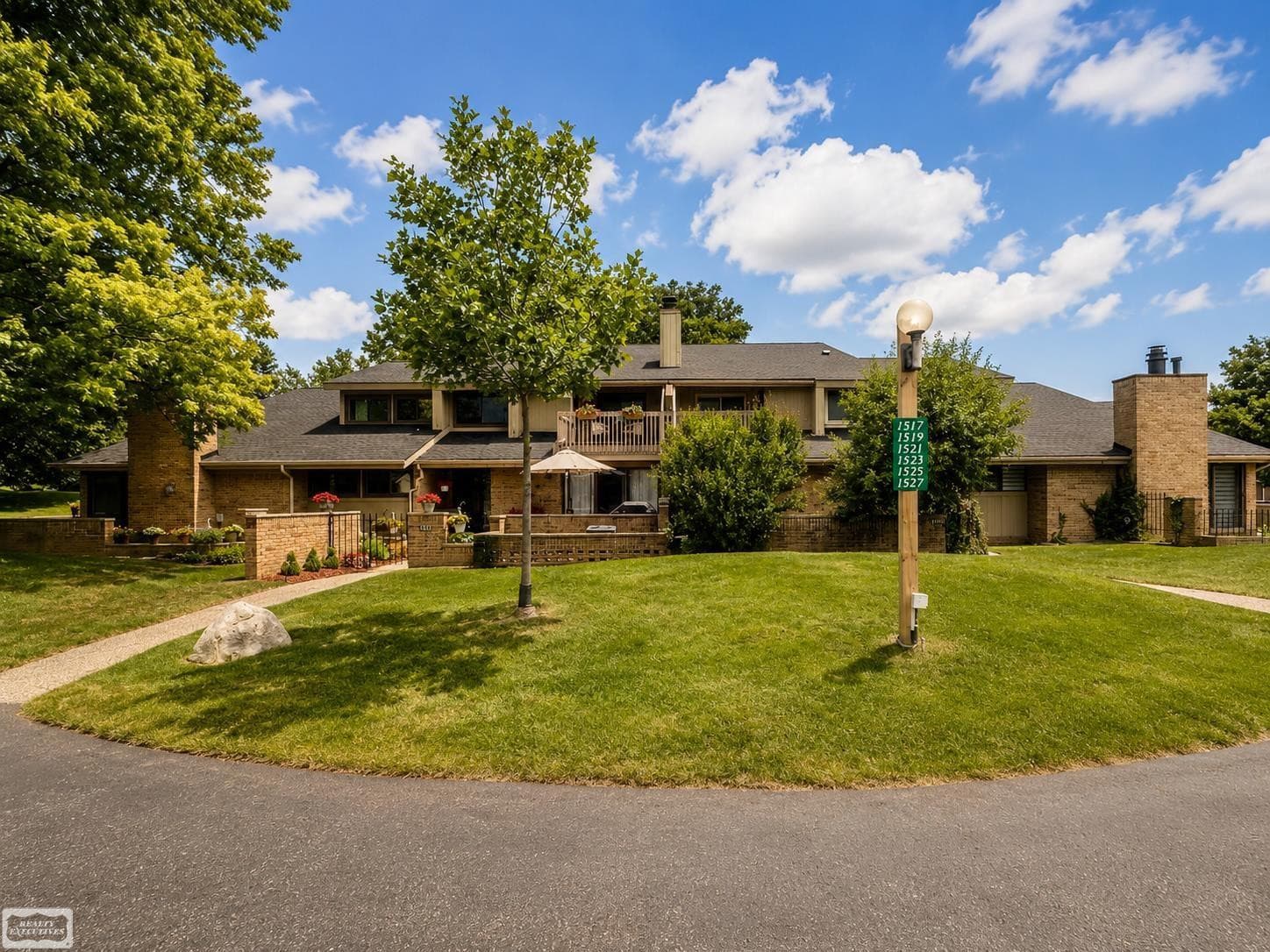1527 S Hill Boulevard, Bloomfield Hills, MI 48304