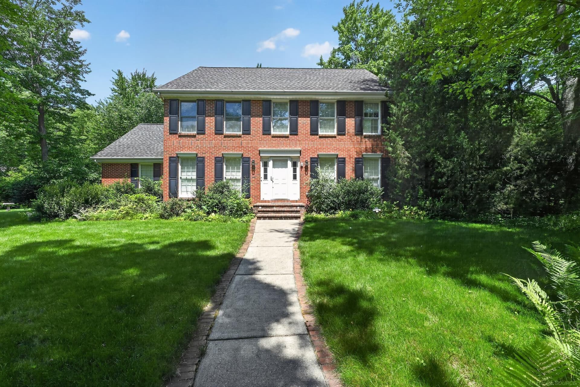 2204 Springwood Drive, Midland, MI 48640