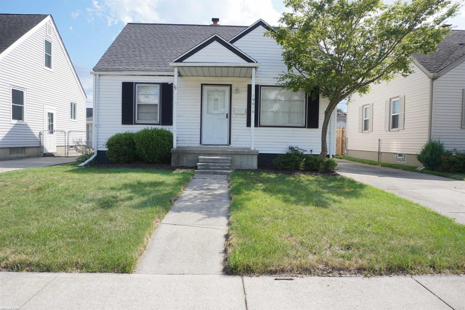 19616 Rosedale Street, Saint Clair Shores, MI 48080