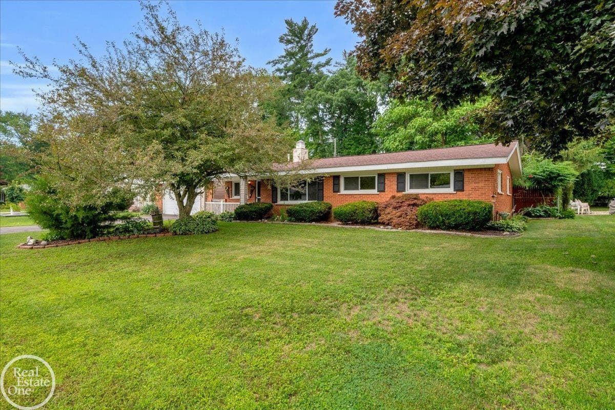 52161 Brentwood Drive, Shelby Twp, MI 48316