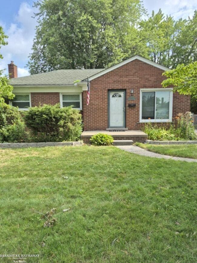 20007 Elizabeth Street, Saint Clair Shores, MI 48080