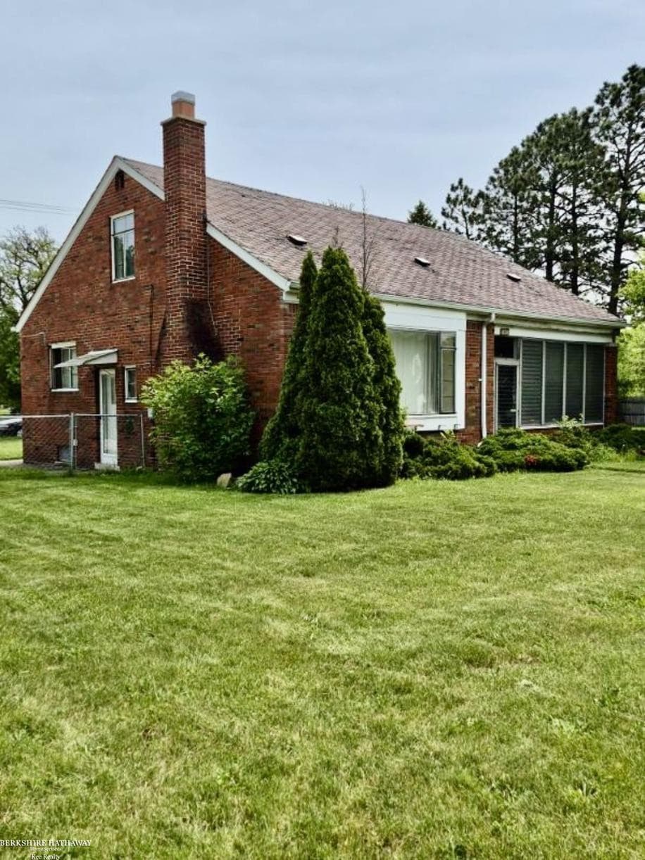29290 Utica Road, Roseville, MI 48066
