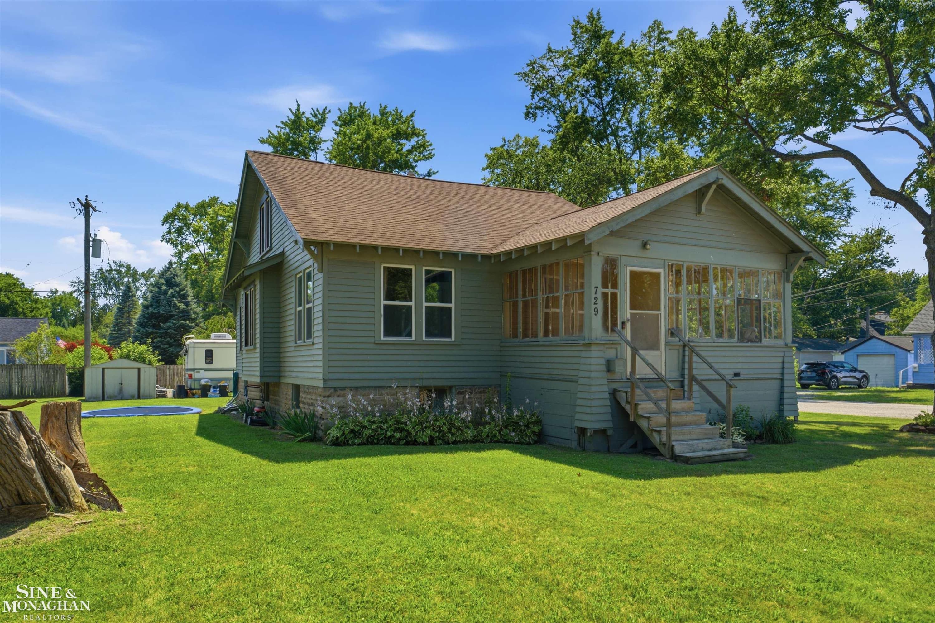 729 Smith Street, Algonac, MI 48001
