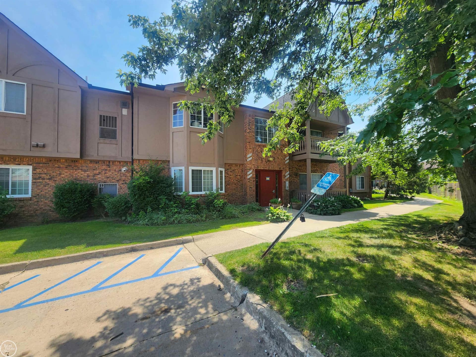 30522 Oakridge Manor Drive, Roseville, MI 48066