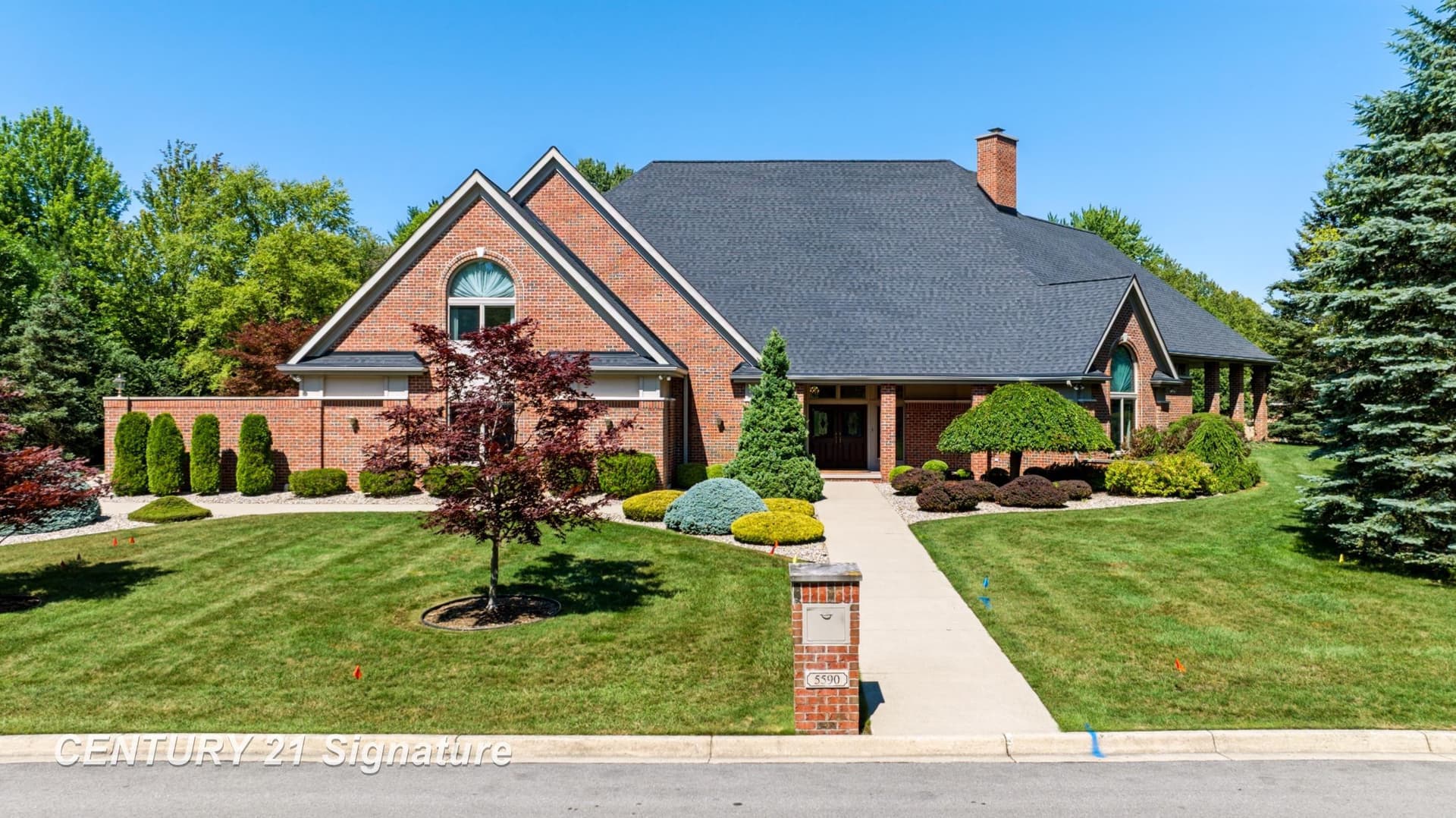 5590 Pine Gate Drive, Saginaw, MI 48603
