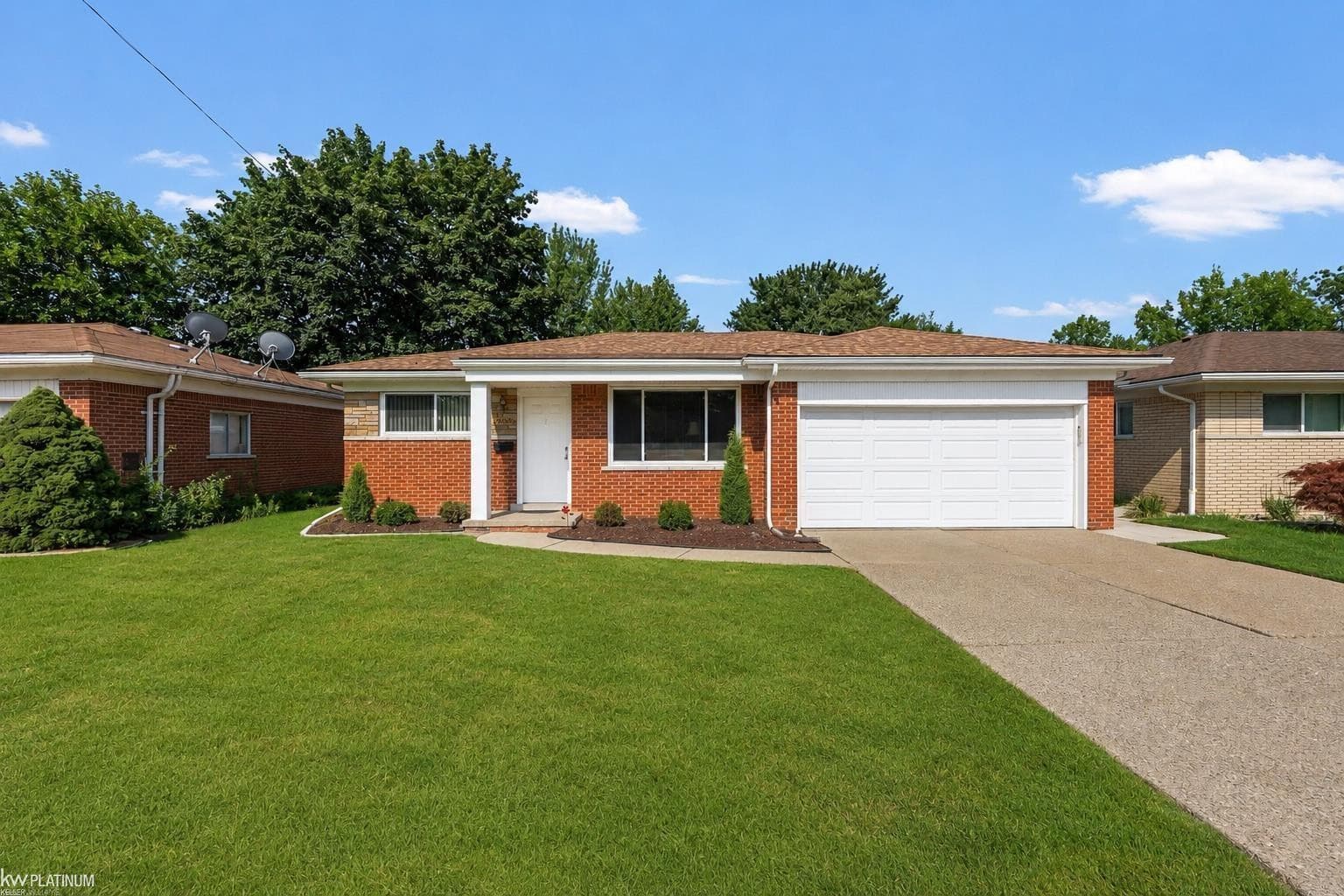 29345 Ridgefield Avenue, Warren, MI 48088