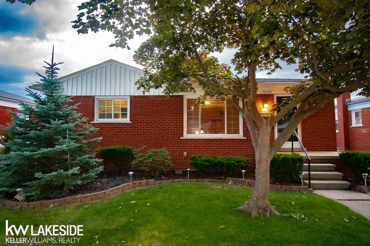 21606 Arrowhead Street, Saint Clair Shores, MI 48082