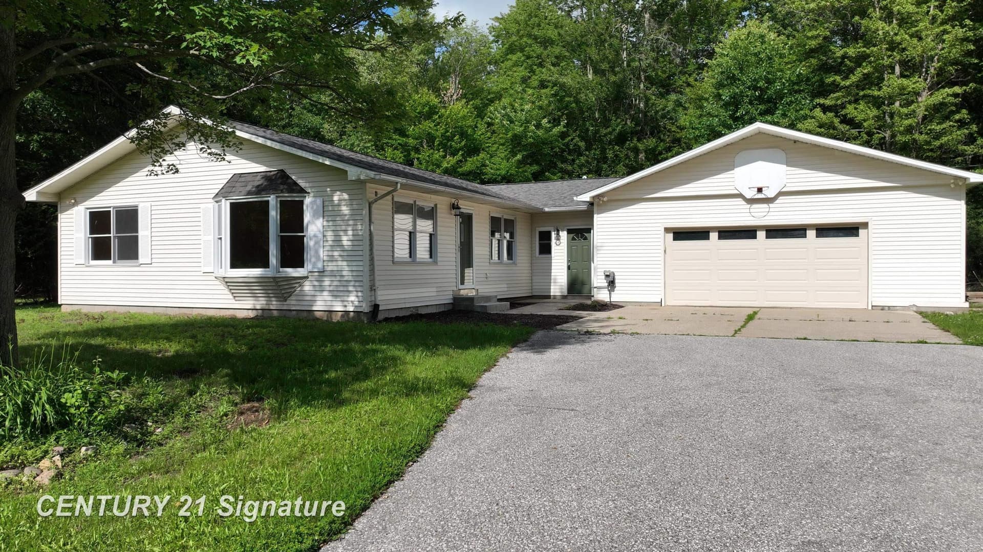 10293 Carr Road, Saint Charles, MI 48655