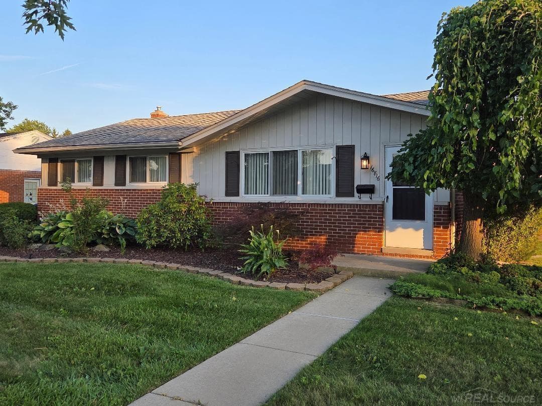 16816 Hans Court, Fraser, MI 48026