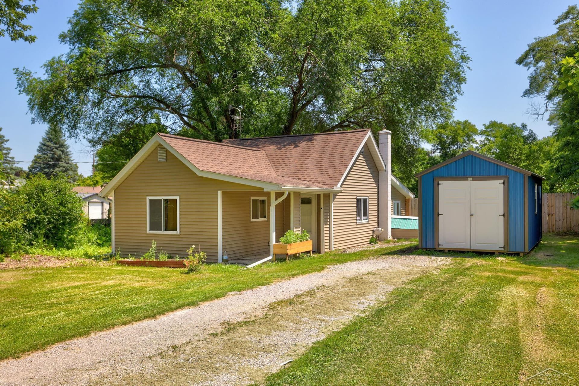 1177 S Poseyville Road, Midland, MI 48640