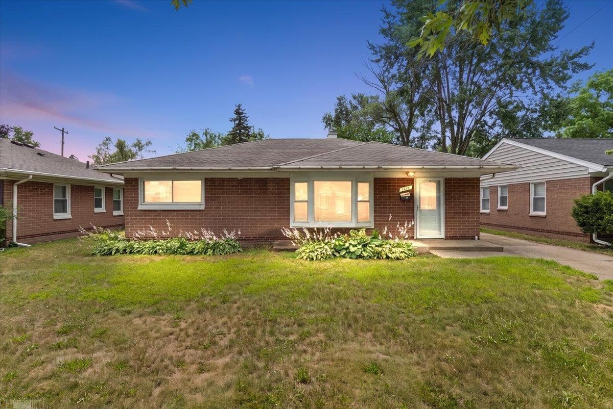 1218 E Hudson Avenue, Madison Heights, MI 48071