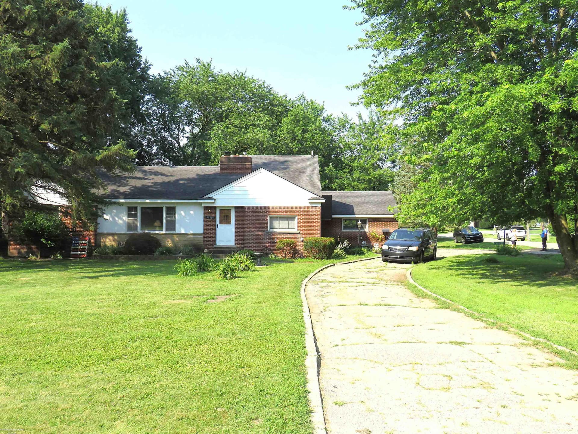 42501 Utica Road, Sterling Heights, MI 48314