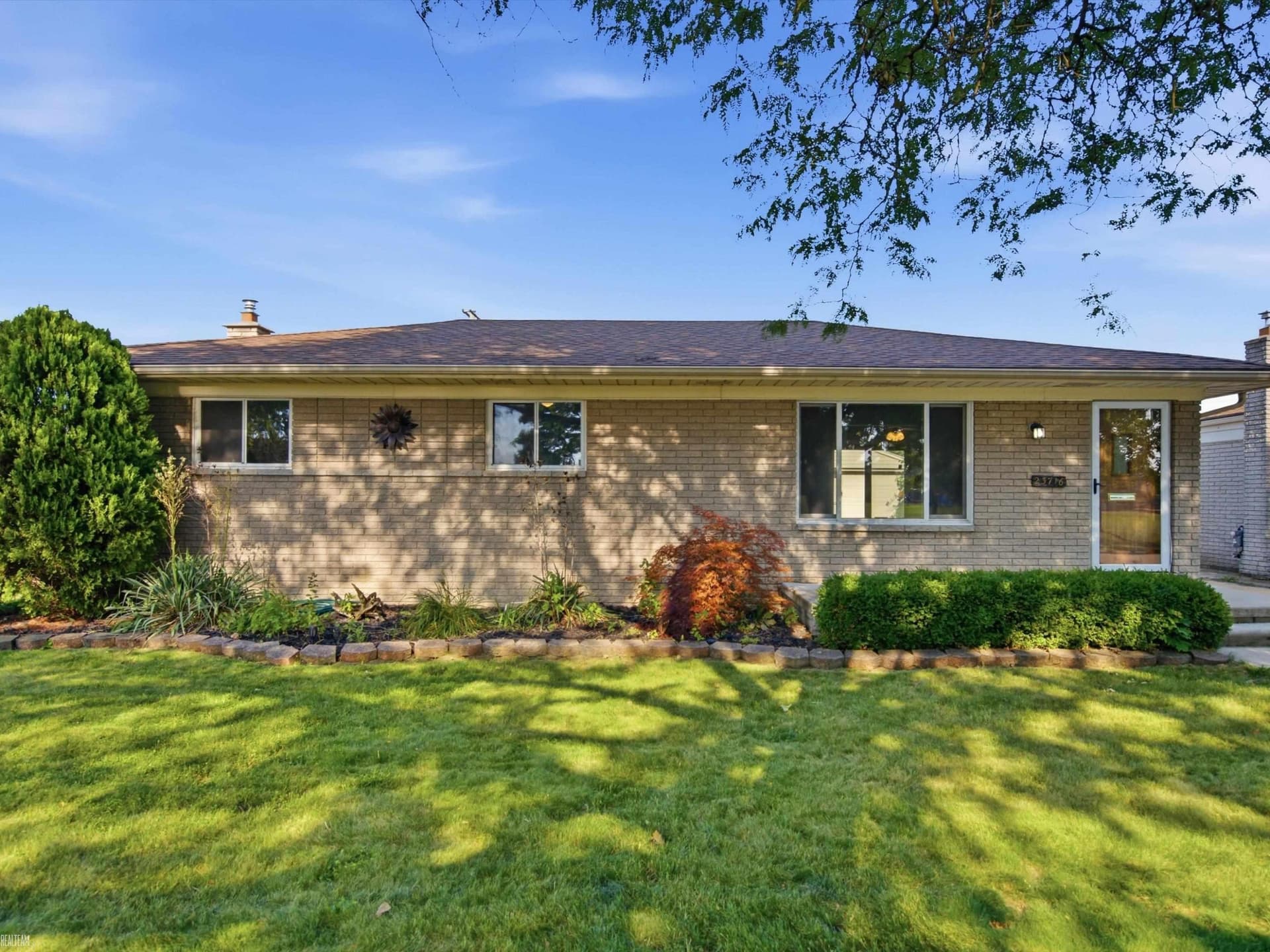 23716 Grove Street, Saint Clair Shores, MI 48080