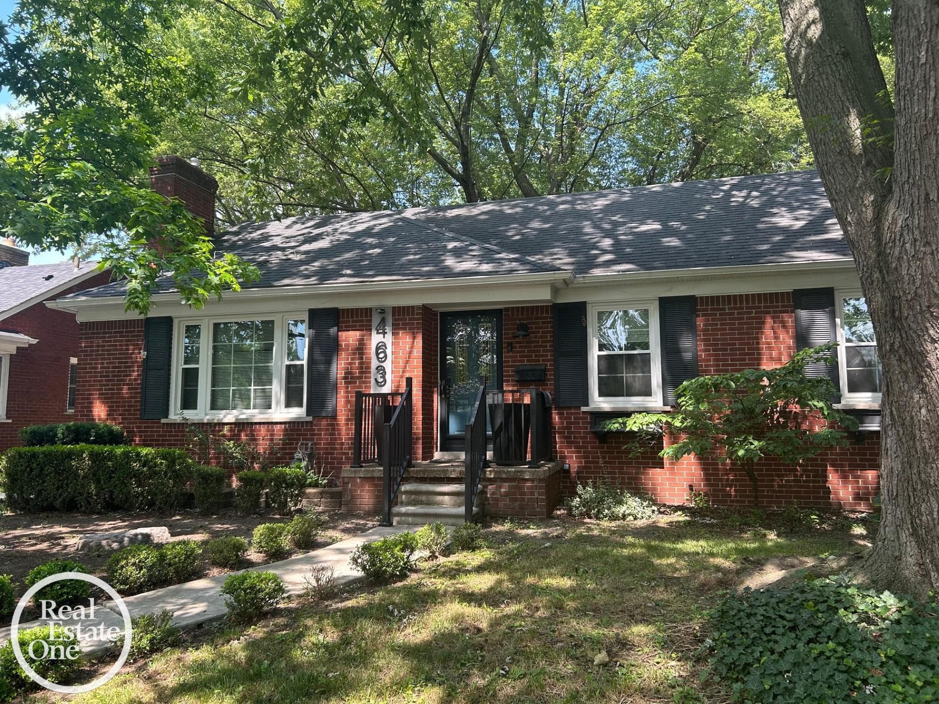 463 Bournemouth Circle, Grosse Pointe Farms, MI 48236