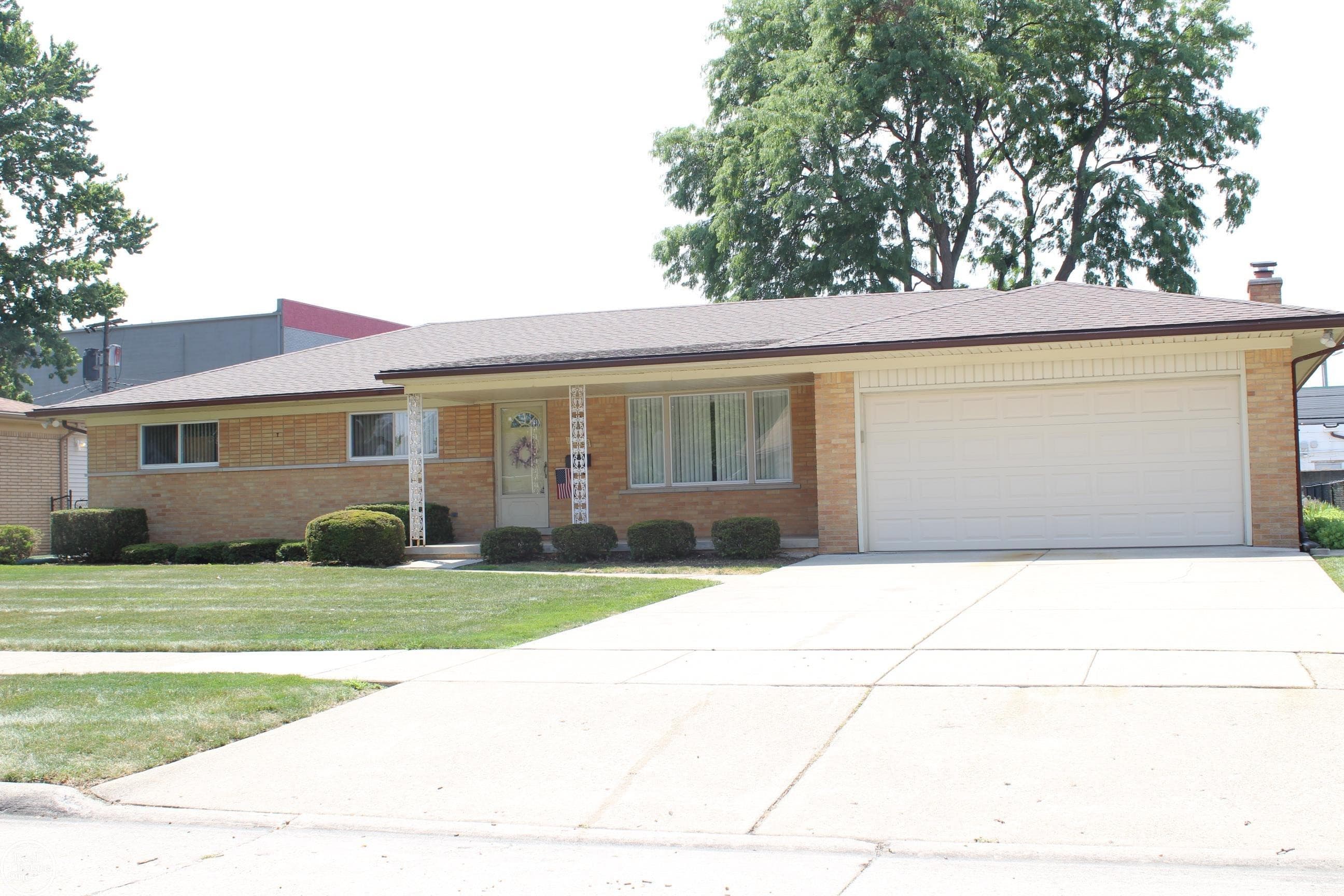 18084 Juliana Avenue, Eastpointe, MI 48021