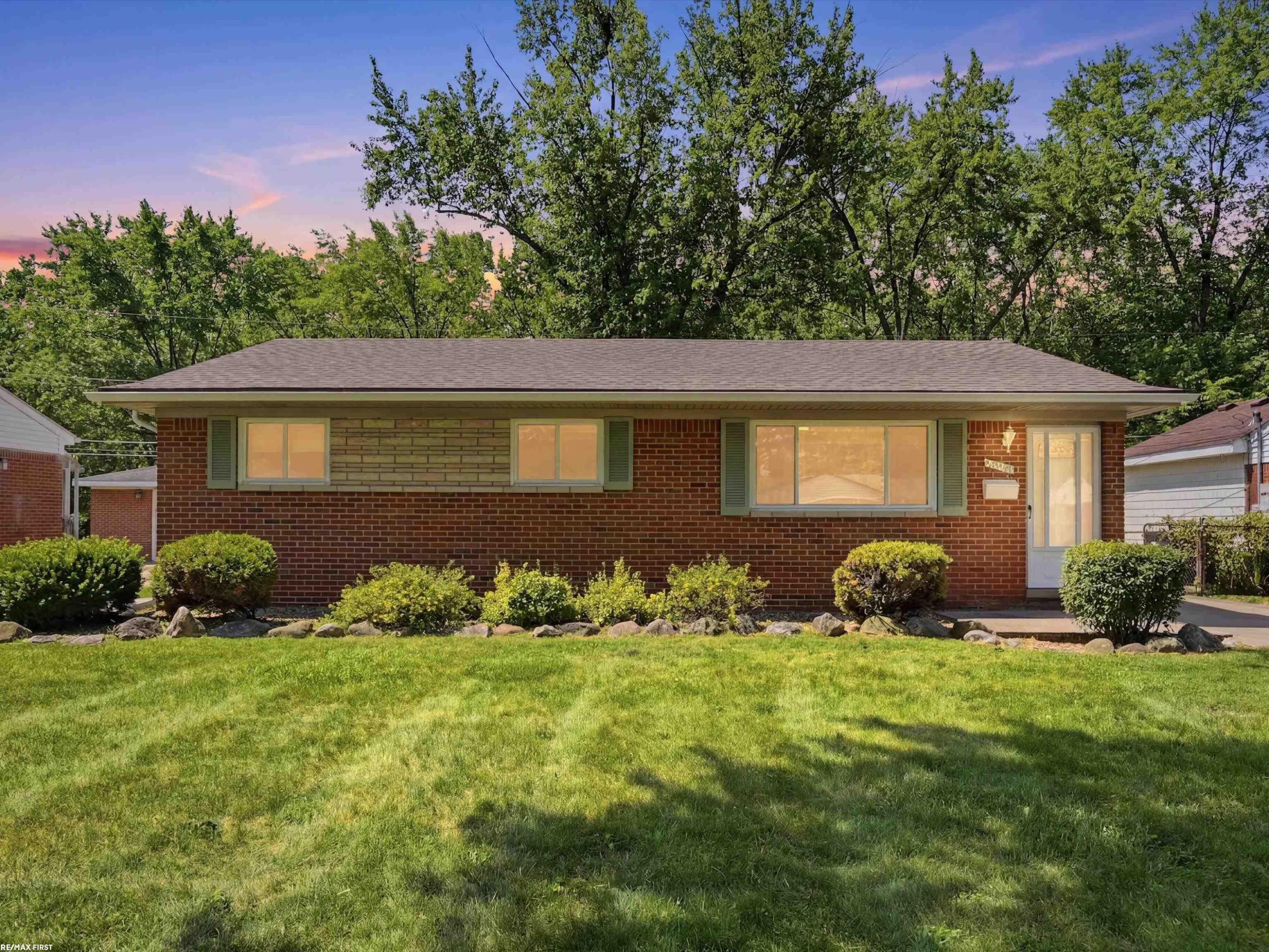 10994 Lesure Drive, Sterling Heights, MI 48312