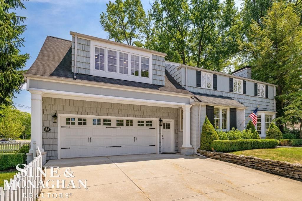 370 Country Club Lane, Grosse Pointe Farms, MI 48236