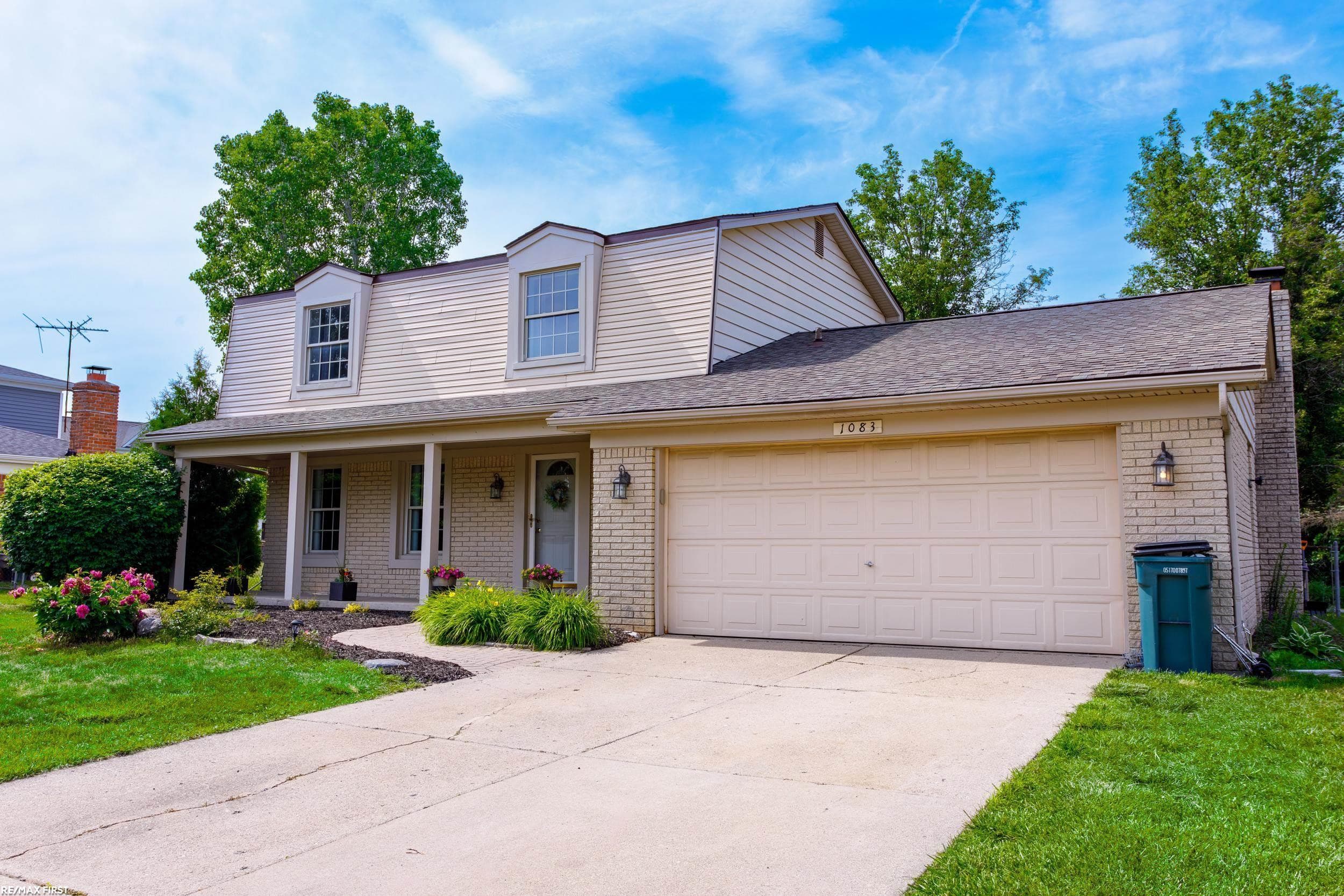1083 Shallowdale Drive, Troy, MI 48085