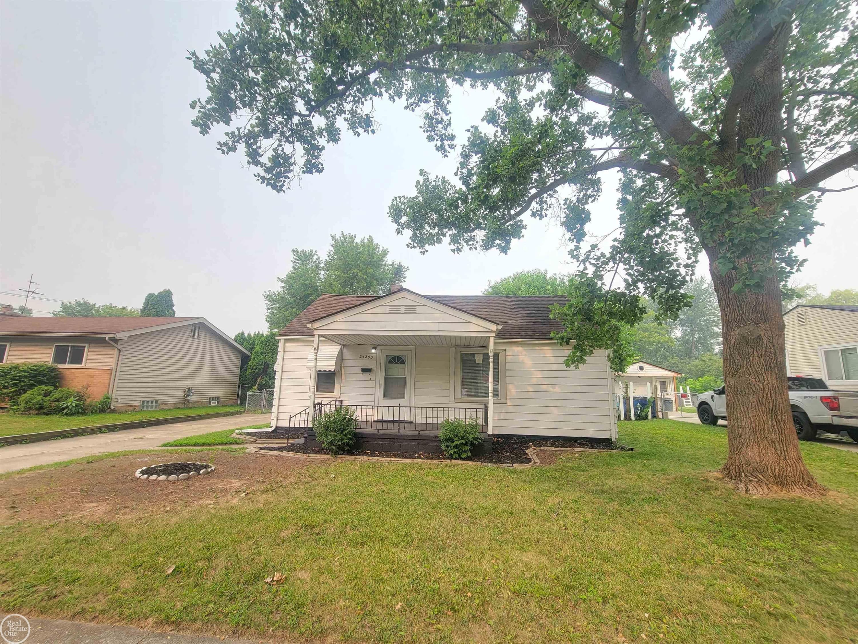 24203 Pingree Avenue, Warren, MI 48089